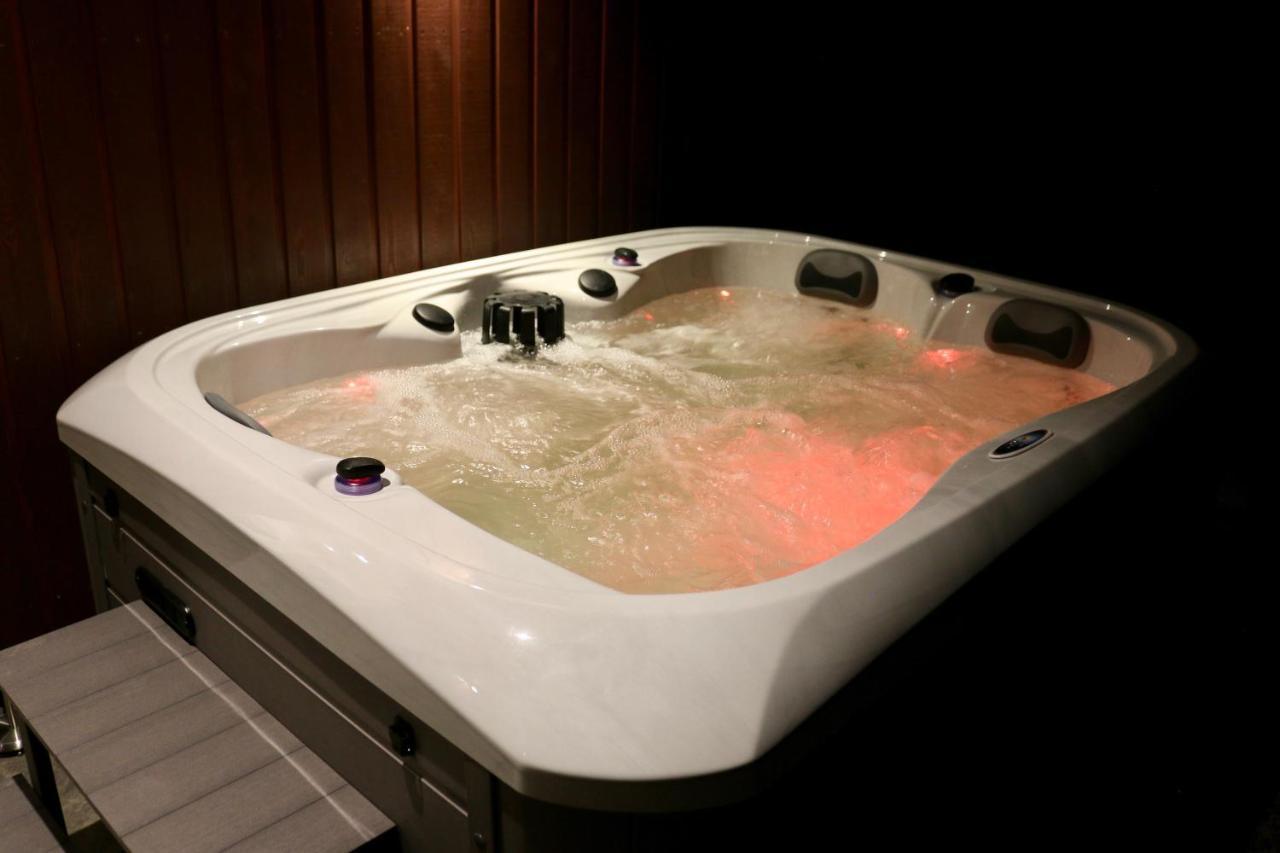 Апартаменти Frances' Sketch Pad With Hot Tub Форт-Вільям Екстер'єр фото
